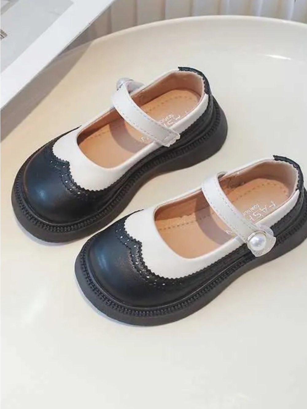 Black and white Velcro Mary Jane w/ pearl accent NEW size 1.5/2 Girls